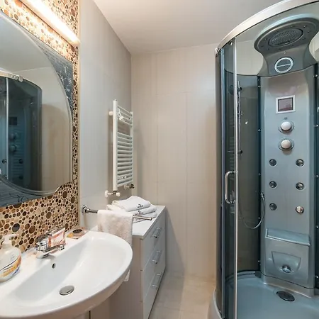 Red Apartament