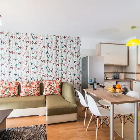 Red Apartament