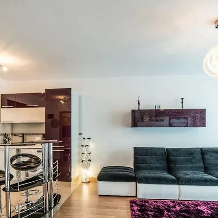 Red Apartament